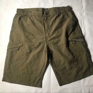 Outdoor olive green men’s hiking shorts